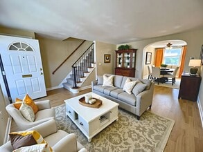 Building Photo - 3 Bedroom 1 Bath Available in Harrisburg!