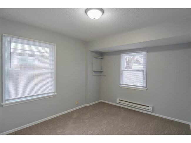 Building Photo - 5048 N Girard Ave