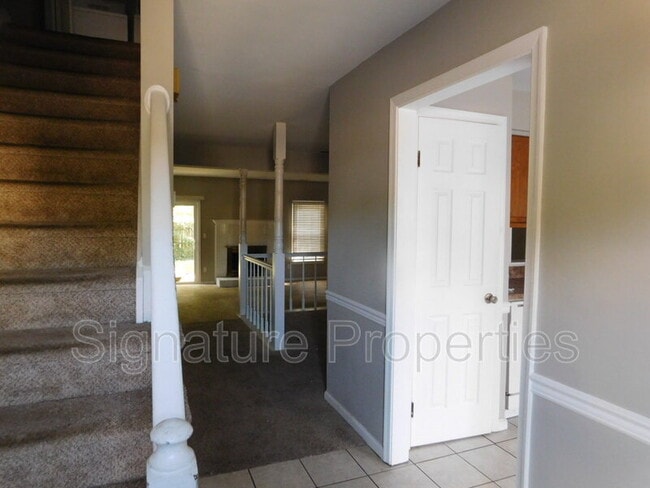 Building Photo - 5557 Old Guard Crescent