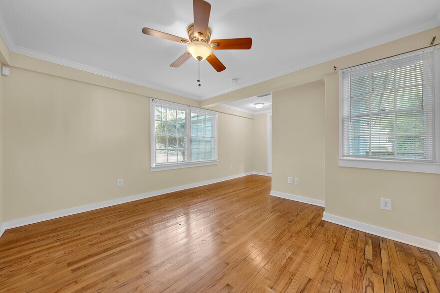 Building Photo - 207 Border Dr E