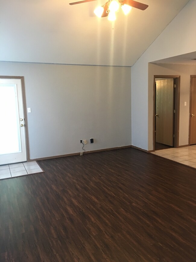 Building Photo - 1095 Grinnel Cir