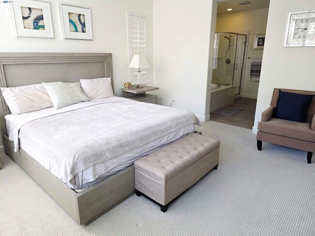 Building Photo - 2488 Remy Cantos Dr