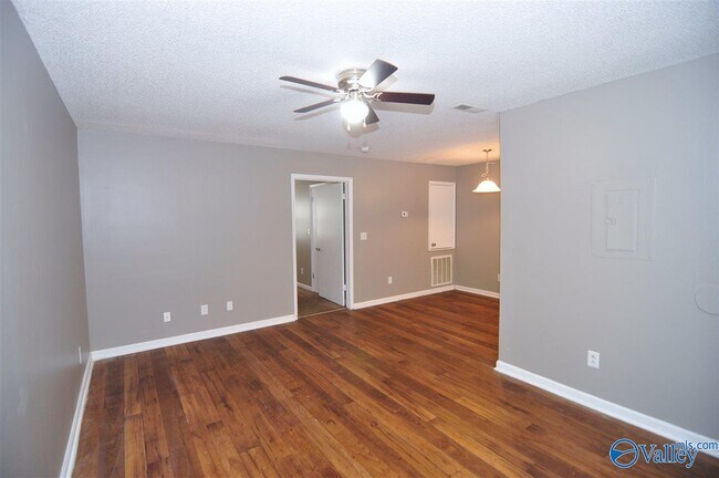 Building Photo - 3911 Talwell Dr SW