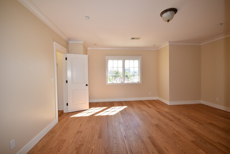 Building Photo - 1705 Palm Ave