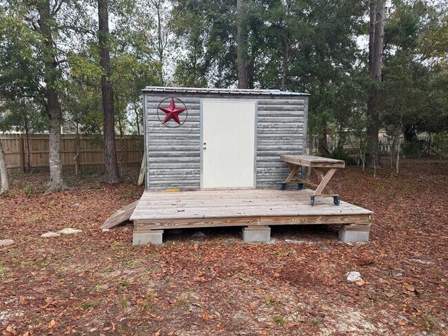 Building Photo - 105 Saunders Cir