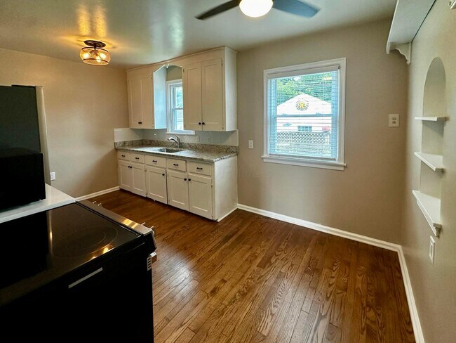 Building Photo - 2778 Bellwood Ave