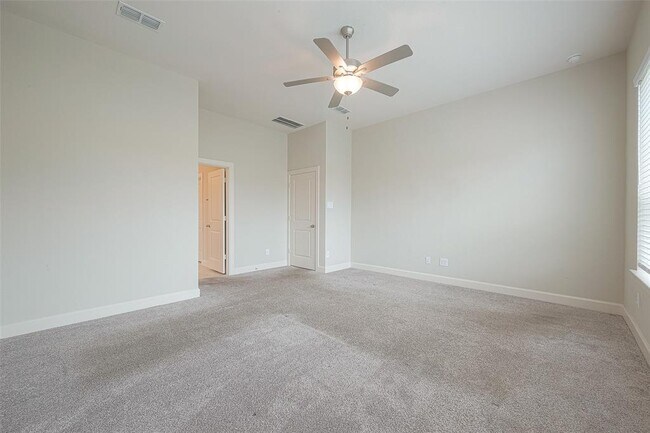 Building Photo - 402 Jolly Ginger Dr