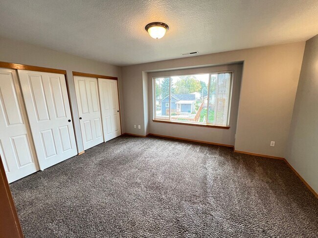 Building Photo - 747-747 SE Tampa St