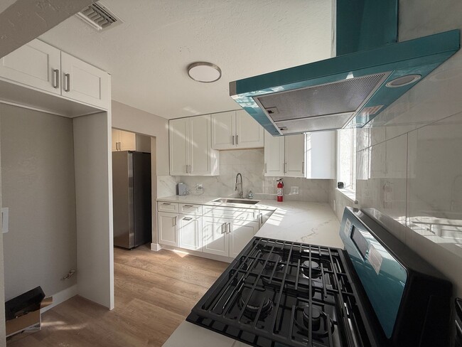 Building Photo - Lancaster 3 Bedroom + 2 Bathroom