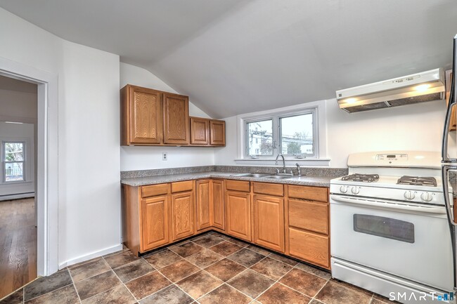 Building Photo - 83 Hawley Ave