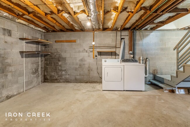 Building Photo - Adorable 3-Bedroom House in West Asheville