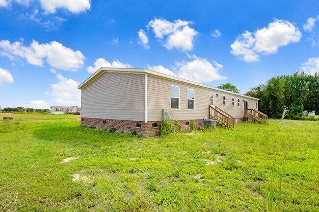 Building Photo - SPACIOUS 4 BR | 3 BA HOME W/ PLENTY OF PRI...