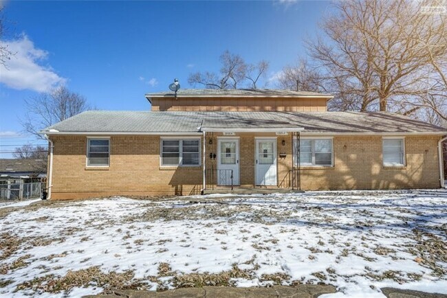 Primary Photo - 10516-10516 E 10th St S