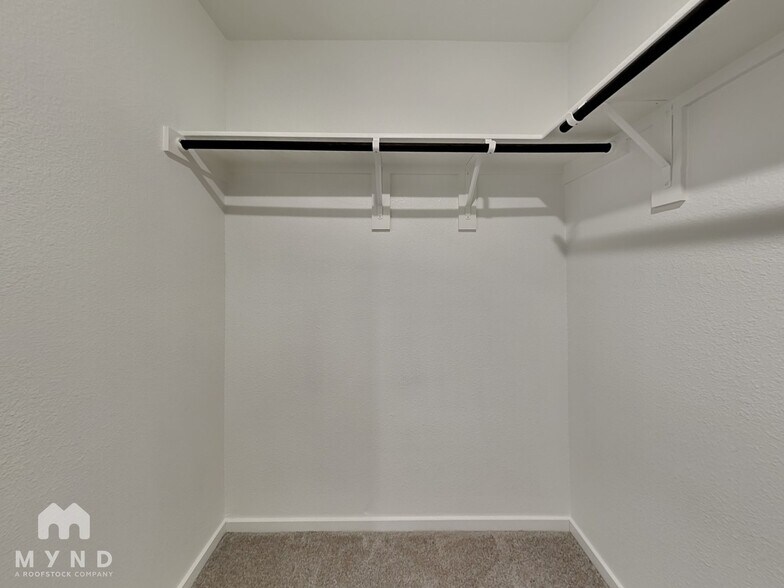 Building Photo - 2057 Belgian Dr