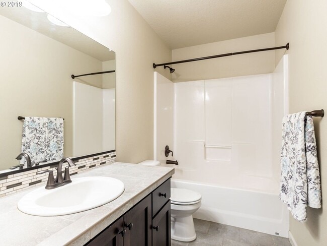 Building Photo - 4 Bedroom Home on Quiet Street w/Office on Main Level!