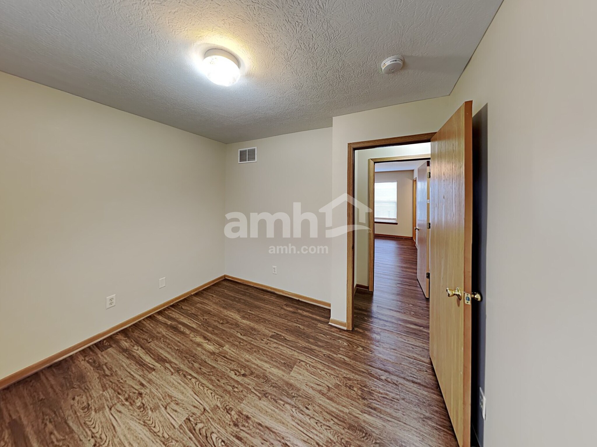 Building Photo - 875 Maher Dr
