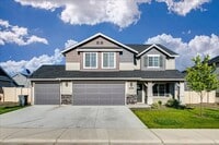 Building Photo - Two Story, Spacious Star Home!