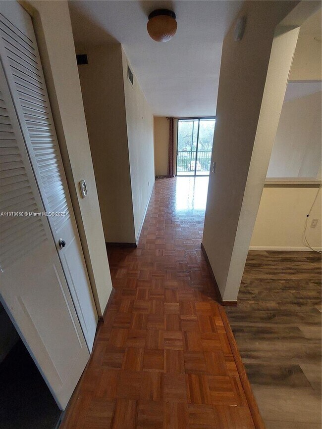 Building Photo - 16851 NE 23rd Ave