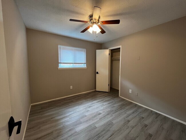 Building Photo - 6223 Brookgate Dr