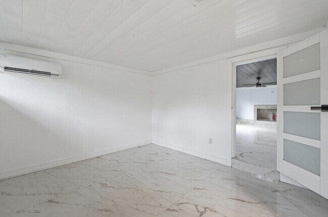 Building Photo - 2529 Rainbow Dr