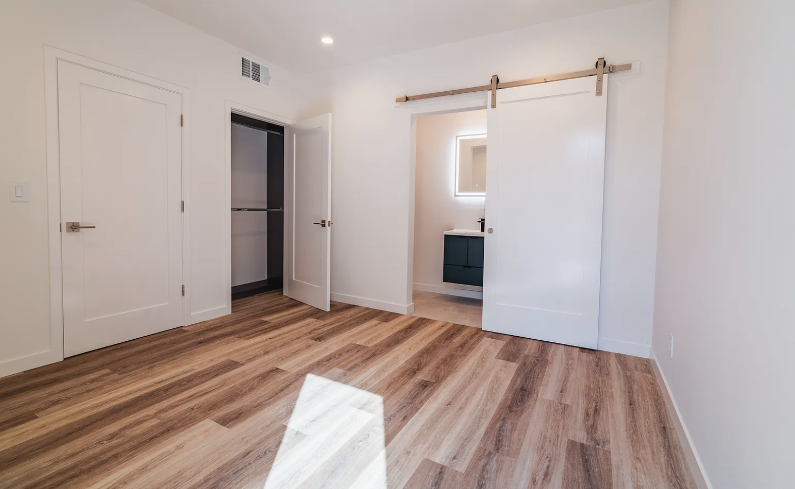 Building Photo - 2555 Thurman Ave