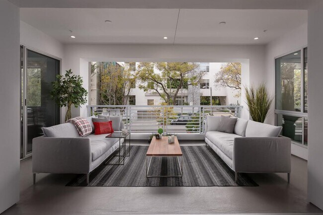 Building Photo - Stunning Ultra-Spacious 3 bed - 3.5 bath Condo in Fabulous Beverly Hills
