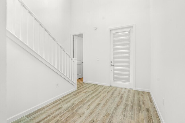 Building Photo - 10638 Hensley St