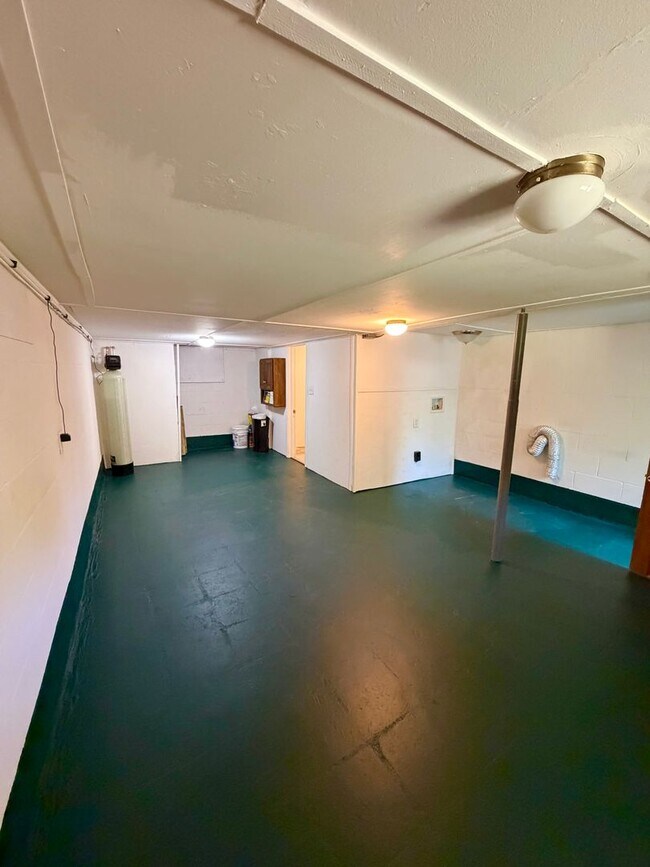 Building Photo - Adorable 2 bedroom farmhouse 10 minutes to Downtown Asheville