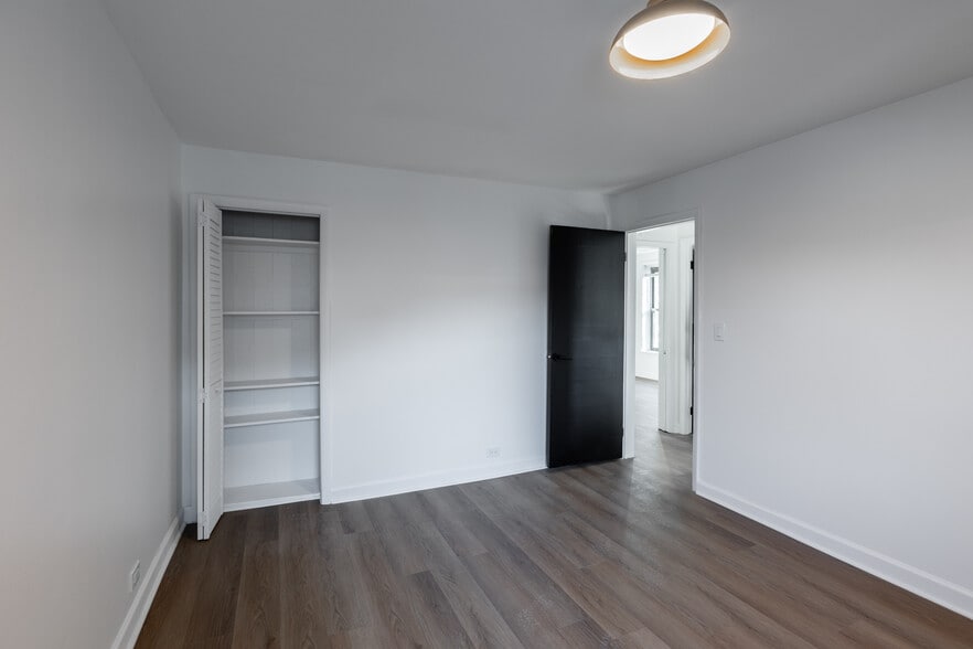 Building Photo - 3138 W Schubert Ave