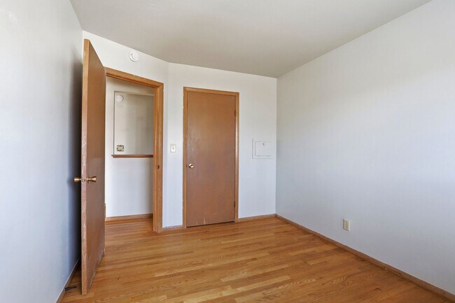 Building Photo - 846/848 Greenwood Court