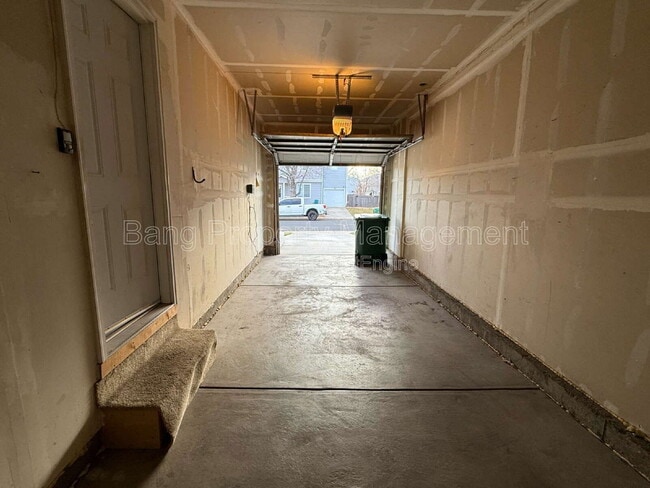 Building Photo - 1217 Bluejay Ave