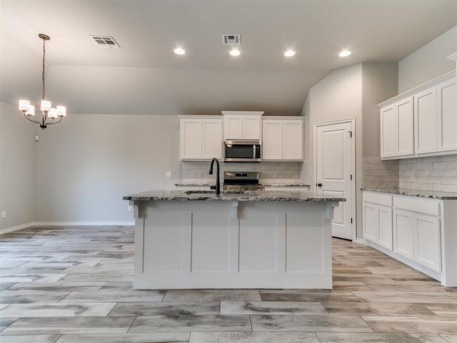 Building Photo - 12104 Rockbed Dr