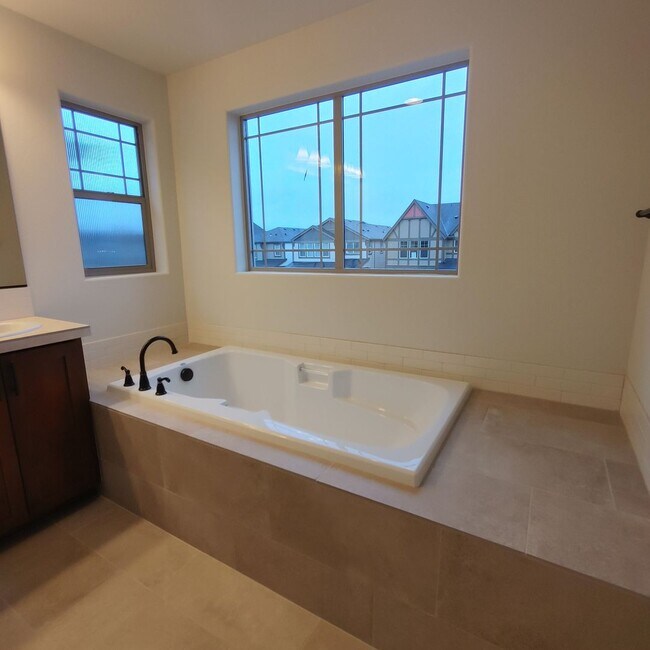 Building Photo - Modern 4BR + AC | Minutes to Hillsboro & High Tech Corridor - Coming Soon!