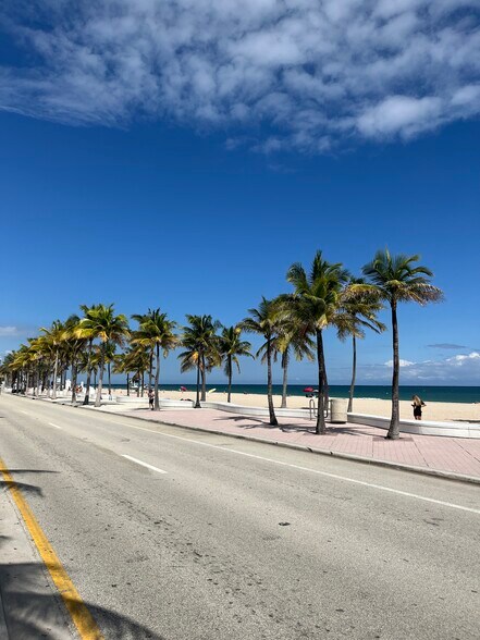 Building Photo - 2900 Banyan St