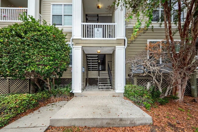 Building Photo - 700 Daniel Ellis Dr