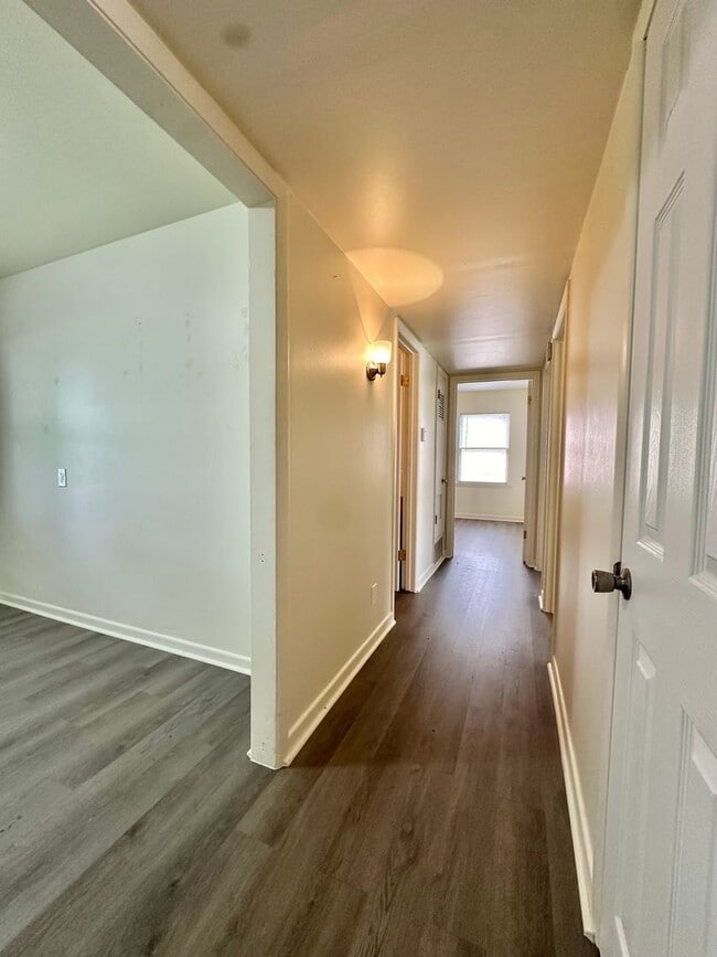 Building Photo - COMING MARCH 2026 - Cozy 3-Bedroom Home w/ Fully Renovated Kitchen!!