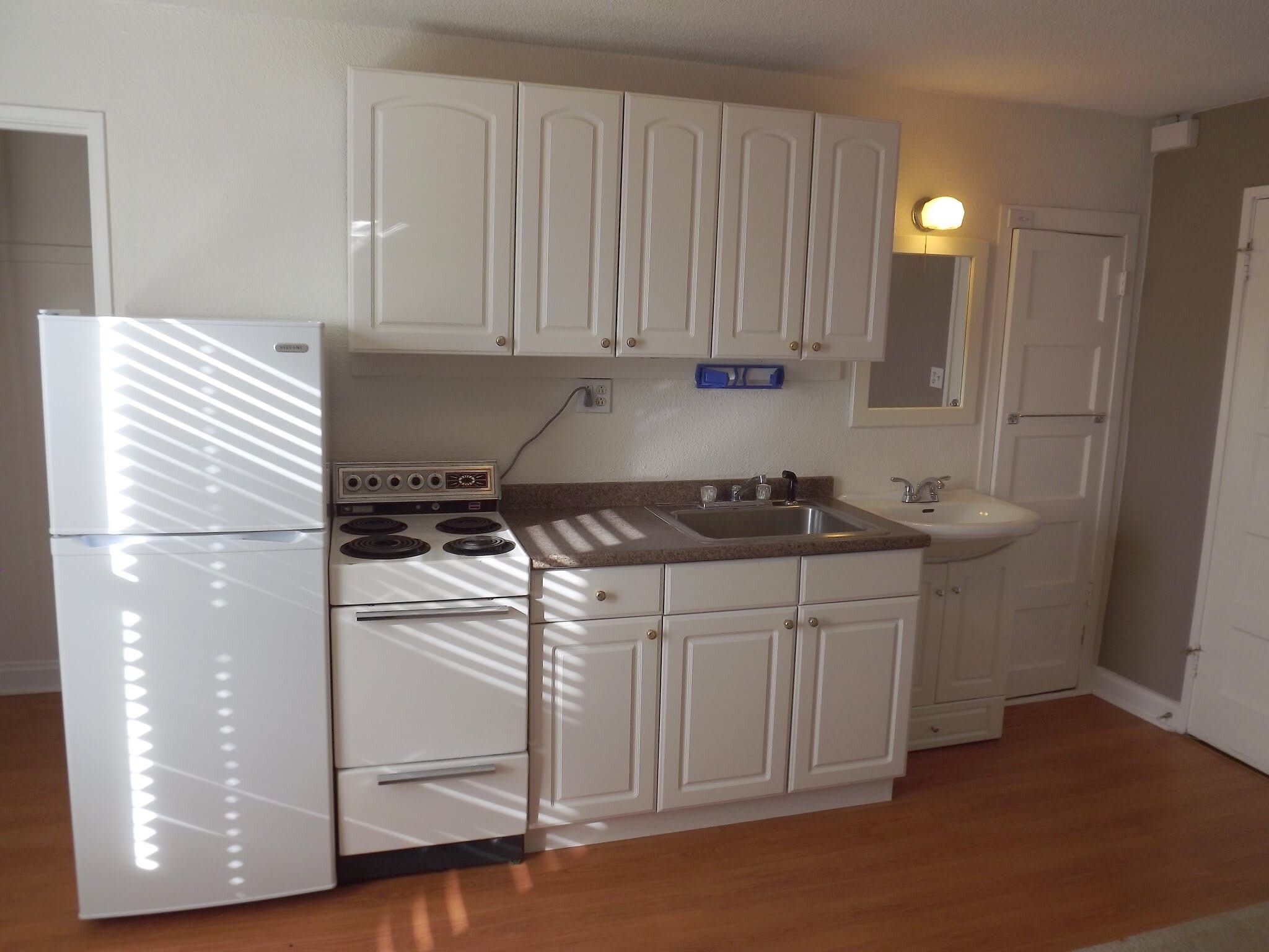 Building Photo - 115 N Park St