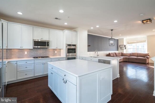 Building Photo - 27127 Hickory Ln