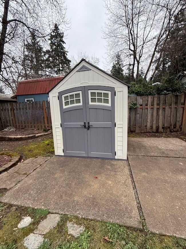 Building Photo - 18021 SW Tualata Ave