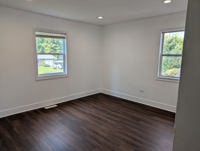 Building Photo - 254 Thornhurst Rd
