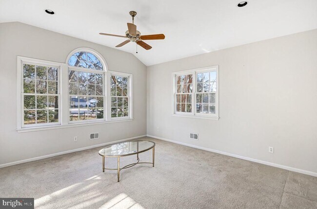 Building Photo - 9232 Forest Haven Dr