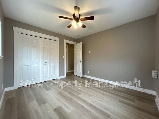 Building Photo - 222 Park Ave