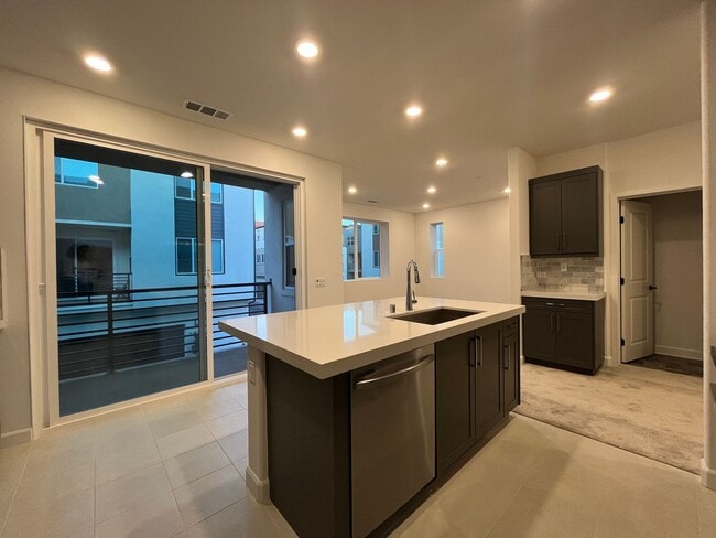 Building Photo - Welcome to modern living in the sought-after Rancho Peñasquitos neighborhood!