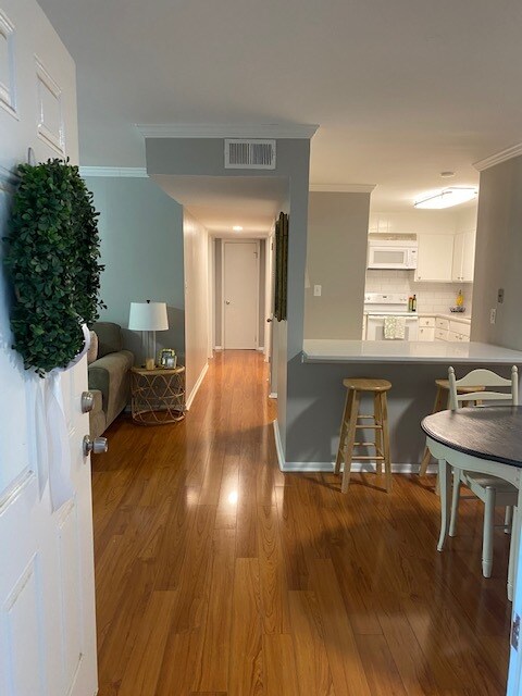 entering Unit - 1002 Woodland Vlg