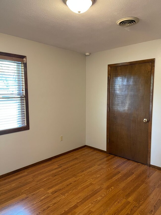 Building Photo - Available 7/25! If you are looking for a l...