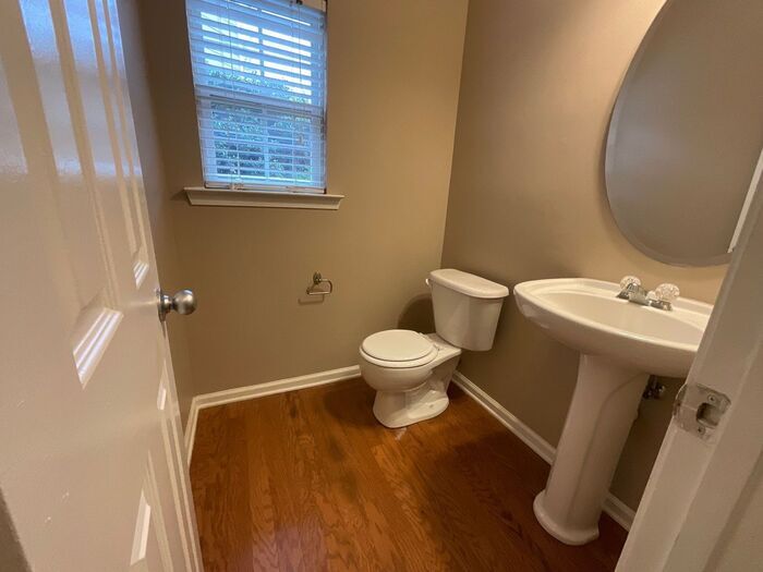 Building Photo - 504 Quinn Dr