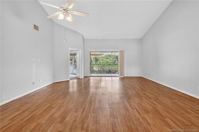 Building Photo - 6060 SE Martinique Dr