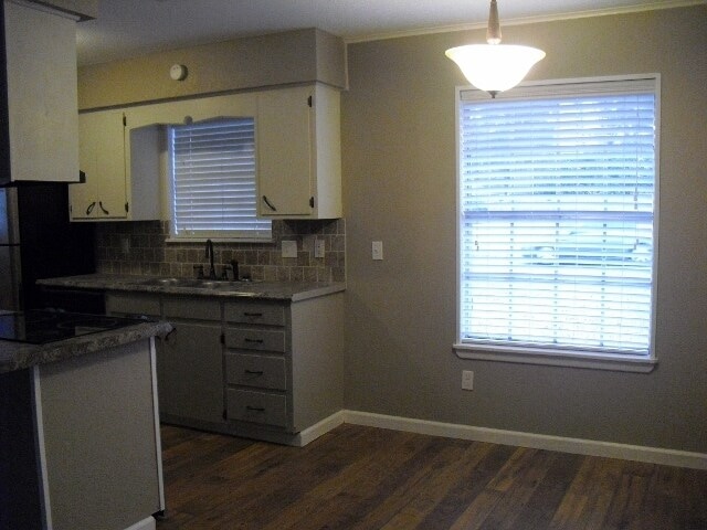 Building Photo - 4310 Idalou Dr