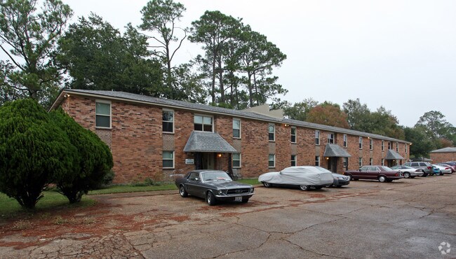 Primary Photo - Pine Tree Apartments
