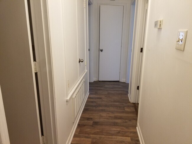 Building Photo - 3144 Woodville Cir